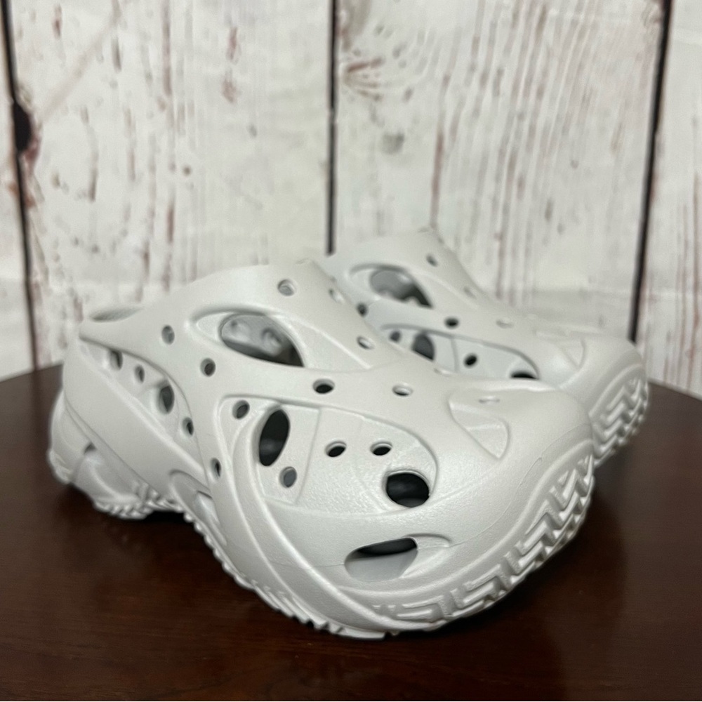 CROCS CAGED CLOG in Gray platforms size 8 - Picture 2 of 10